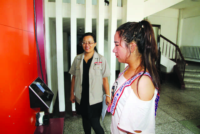 為加強(qiáng)公司機(jī)關(guān)基礎(chǔ)管理，公司機(jī)關(guān)自本月1日起實(shí)行考勤刷臉管理制度